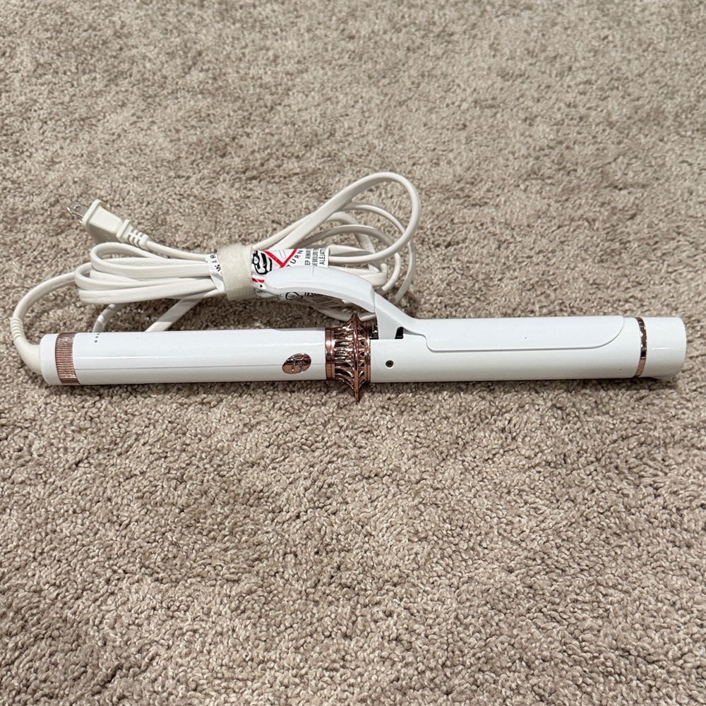 T3 1.25in White Curling Iron with Rose Gold Accents